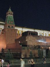 348 Lenin Mausoleum Bei Nacht.JPG